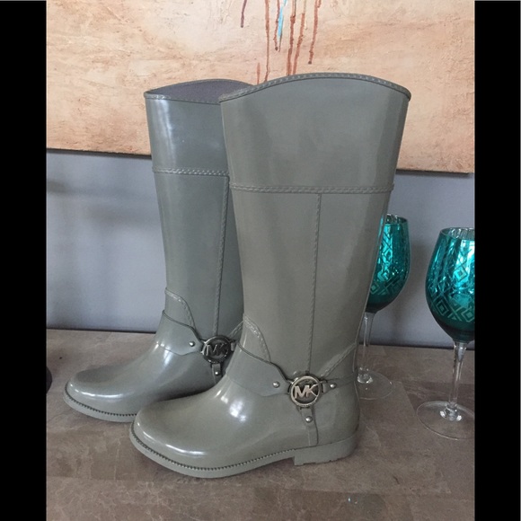 MIchael KORS boots😍 - Picture 5 of 5